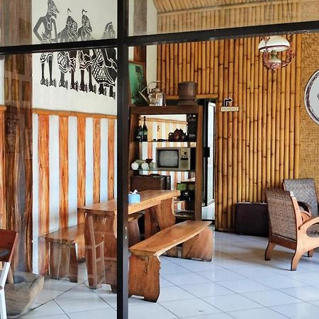 Latansa Homestay Баньюванги Экстерьер фото