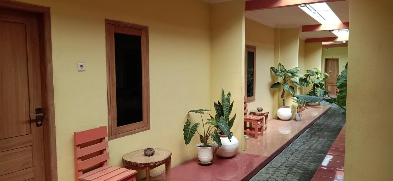 Latansa Homestay Баньюванги Экстерьер фото